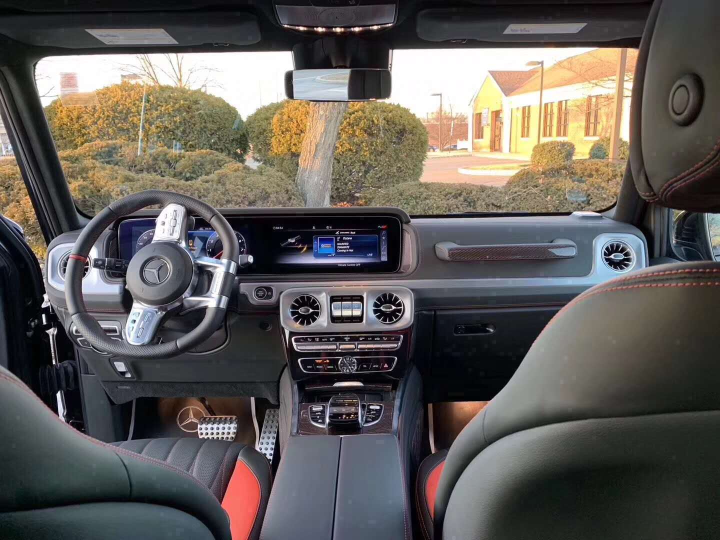 新车内饰方面,全新2019款奔驰g63 amg内饰设计的较为豪华,新车还配备