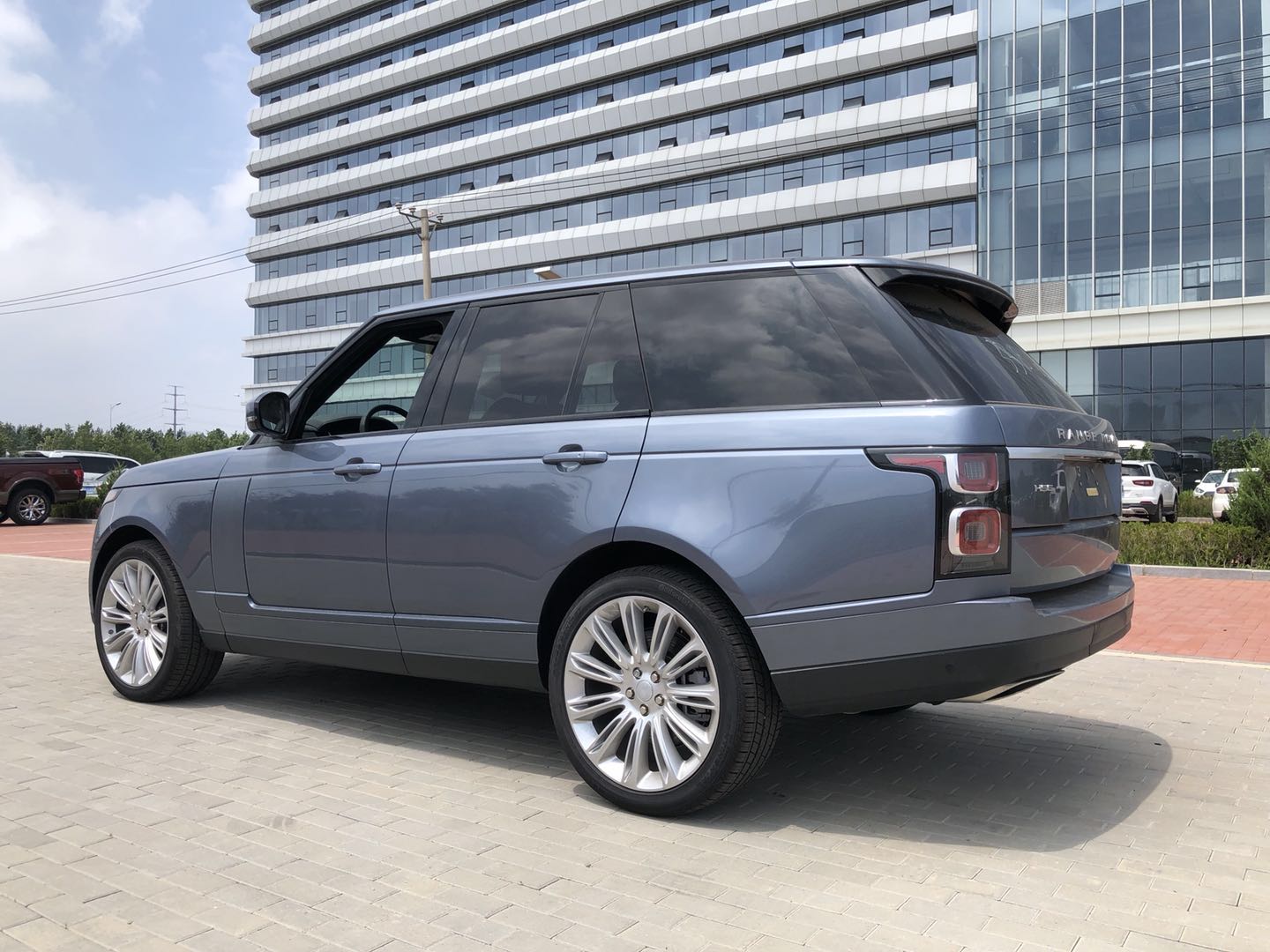 18款路虎揽胜行政美版拜伦湾蓝多少钱