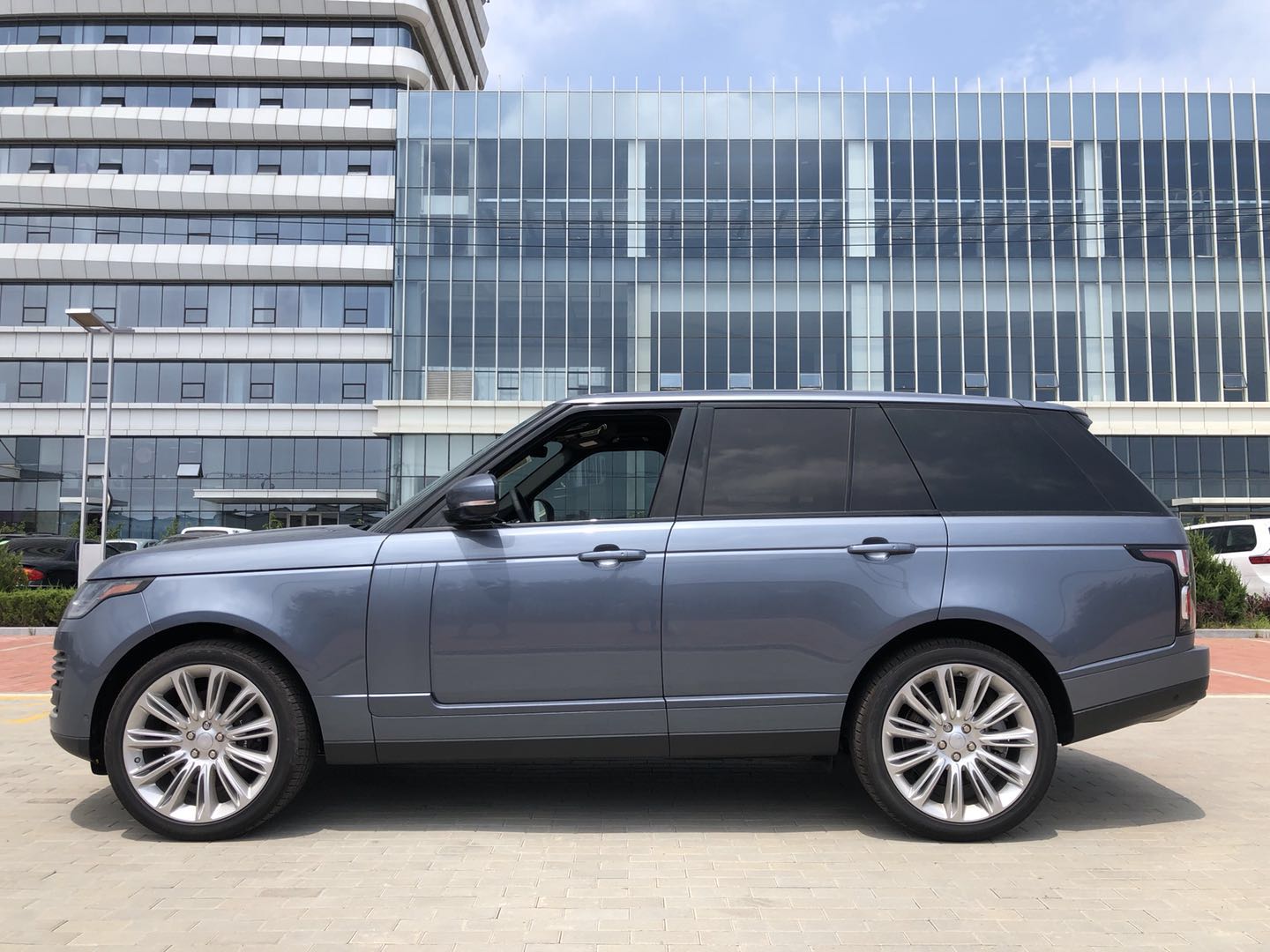 18款路虎揽胜行政美版拜伦湾蓝多少钱