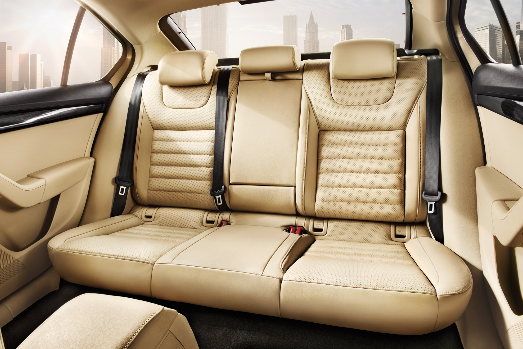 "刚才试驾了一下全新明锐,座椅真心不错,手感好,软硬适中,坐上去很