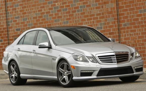 j-好耍的相册 - 2010款奔驰e63 amg轿车桌面壁纸